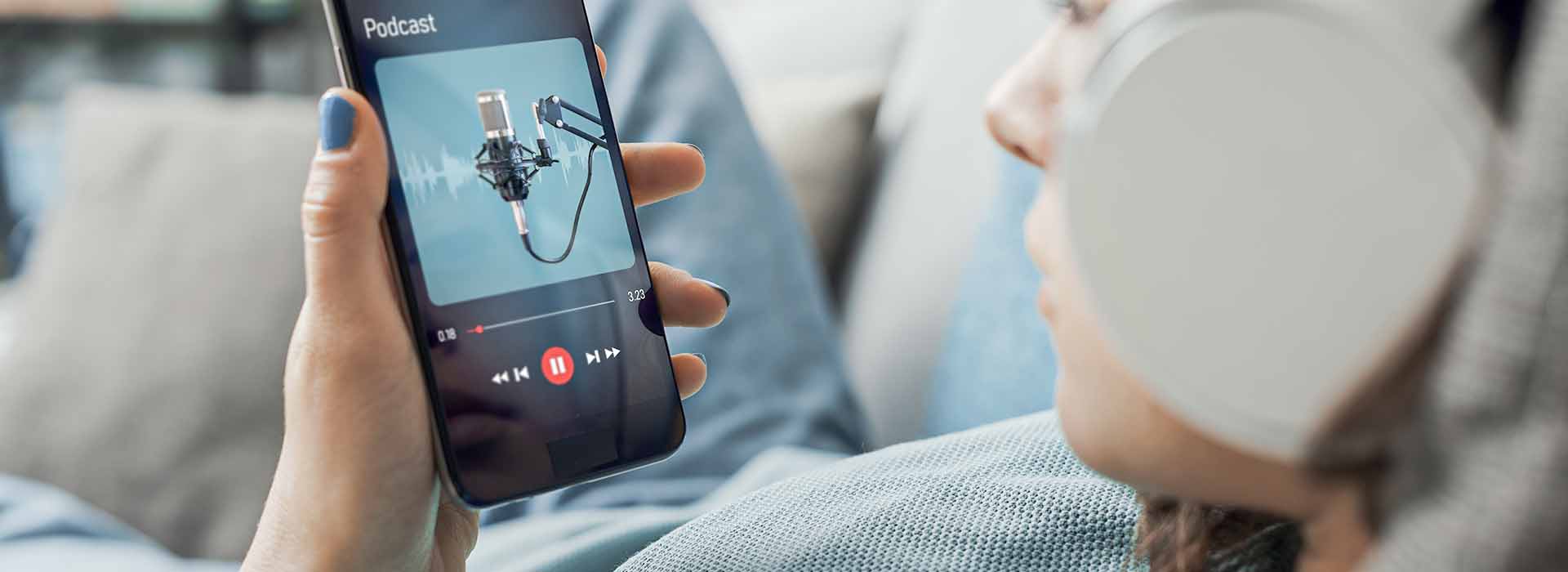 【保存版】ポッドキャストの聴き方を徹底解説！初心者でもスマホですぐに楽しめる、おすすめアプリと活用法